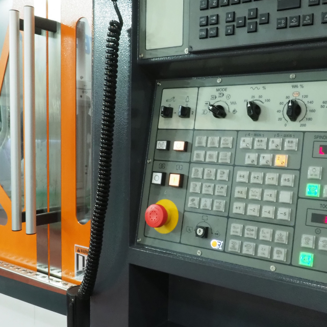 تكنولوجيا ماكينات CNC وأنظمة التحكم الرقمي بالحاسب